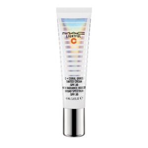 Mac Lightful C tinted Cream Medium